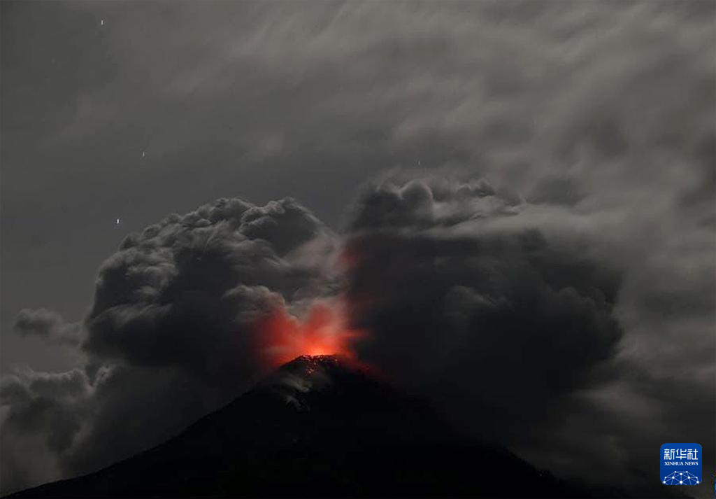 印尼東部火山噴發 當地進入緊急響應狀態