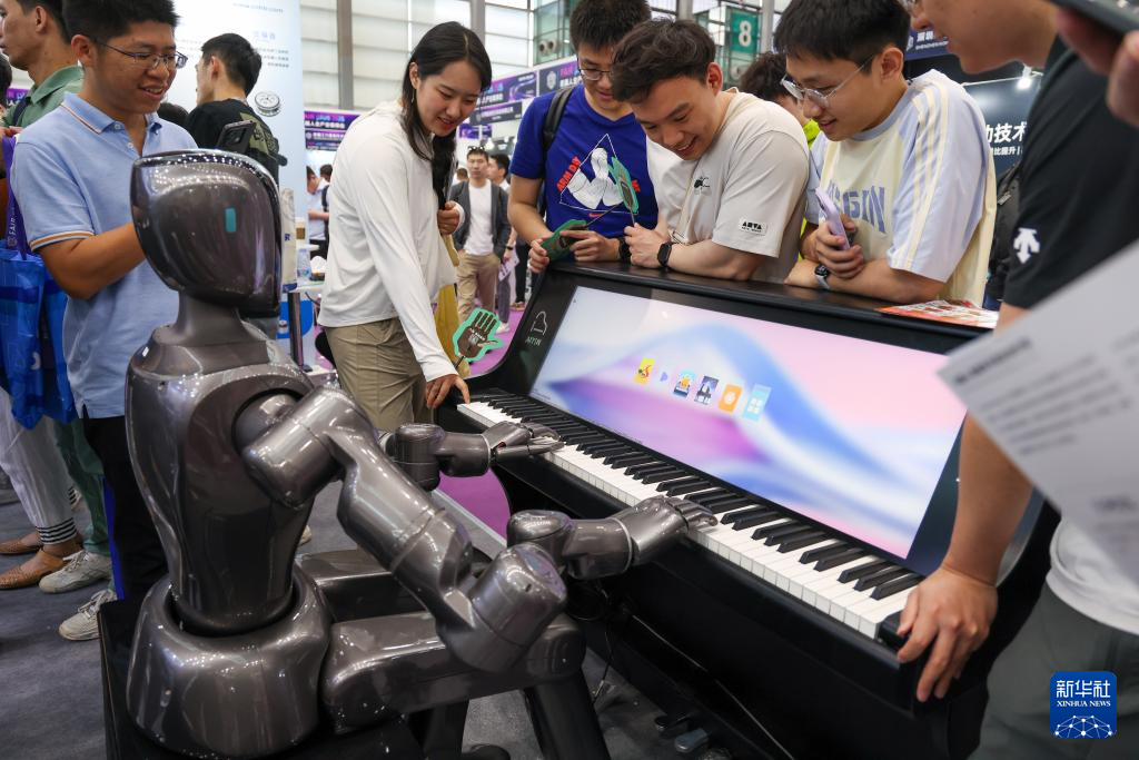 深圳舉行機器人全產業鏈接會