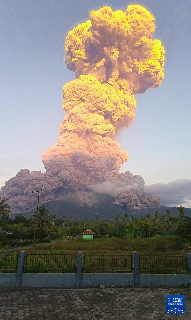 印尼一火山持續噴發 部分往返巴厘島航班取消